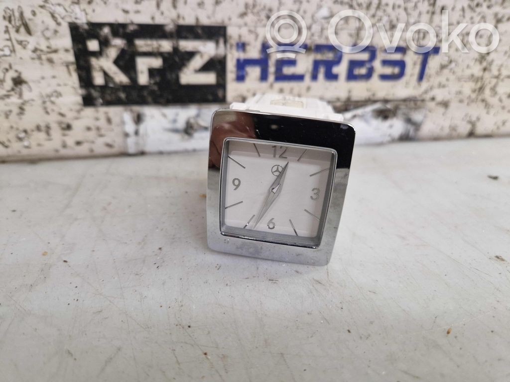 Mercedes-Benz E W212 Clock 