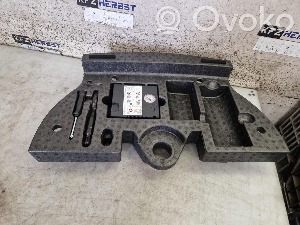 Volkswagen Cross Touran II Lewarek samochodowy 