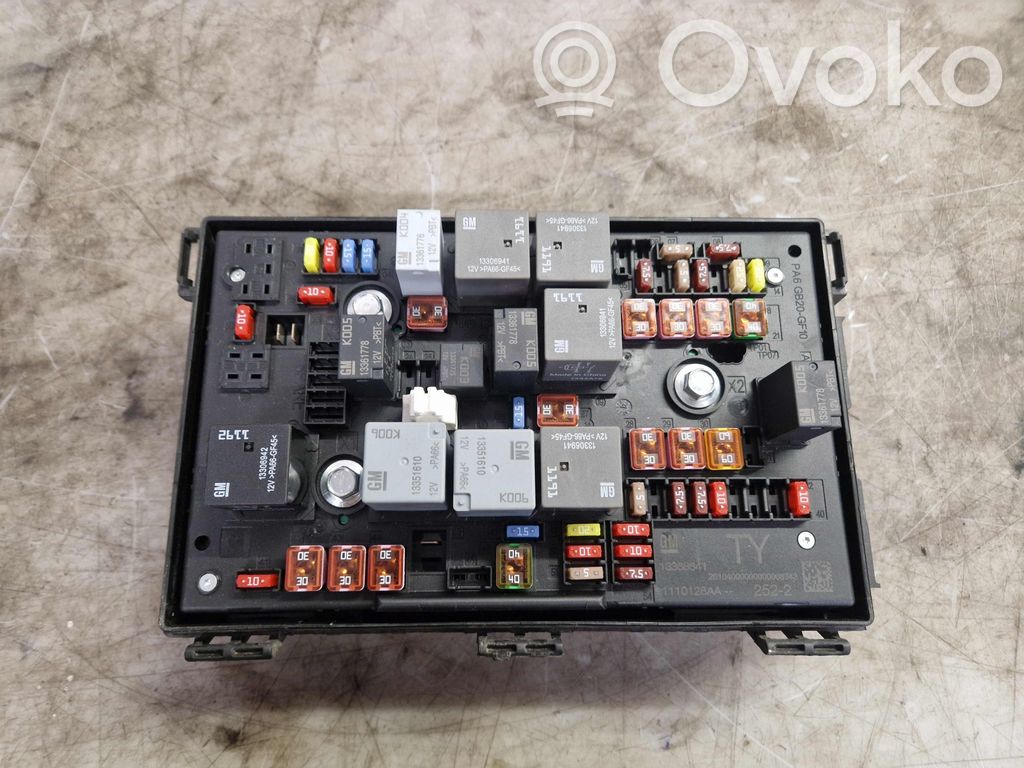 Opel Astra J Drošinātāju kaste (komplekts) 