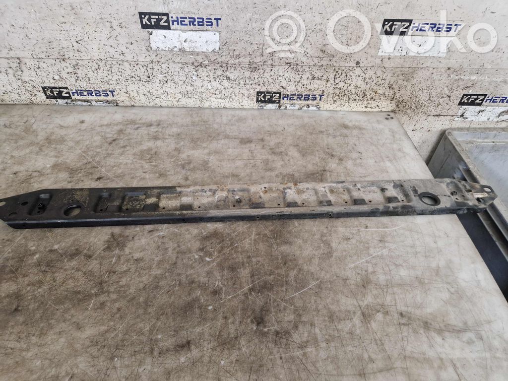Volvo V60 Pas przedni 