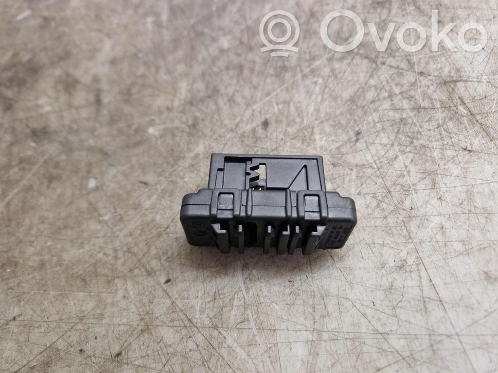 Other control units/modules   586509,6814609,586509,6814609