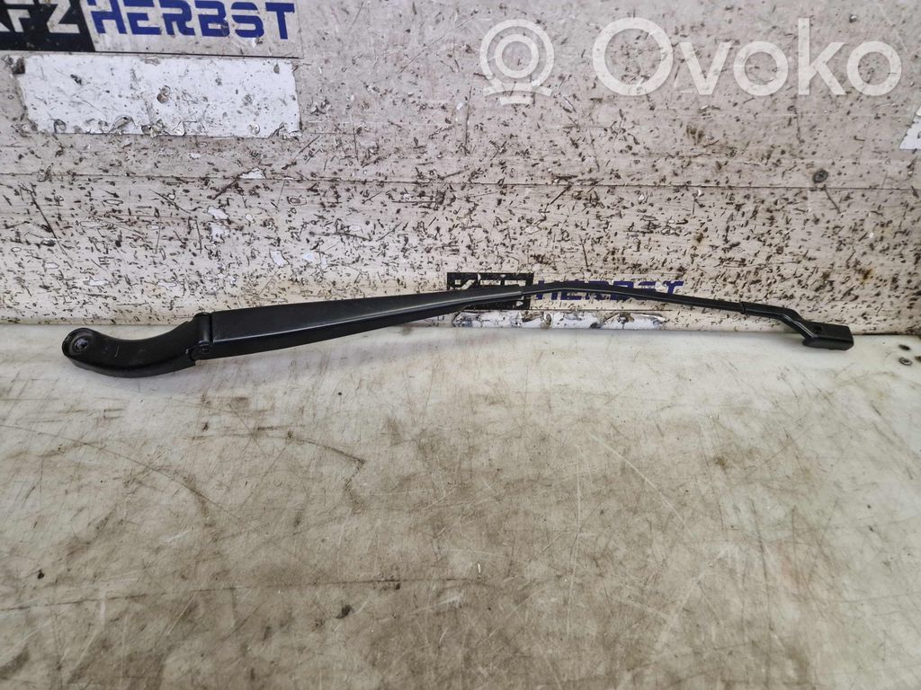 Volkswagen T-Roc Front wiper blade arm 