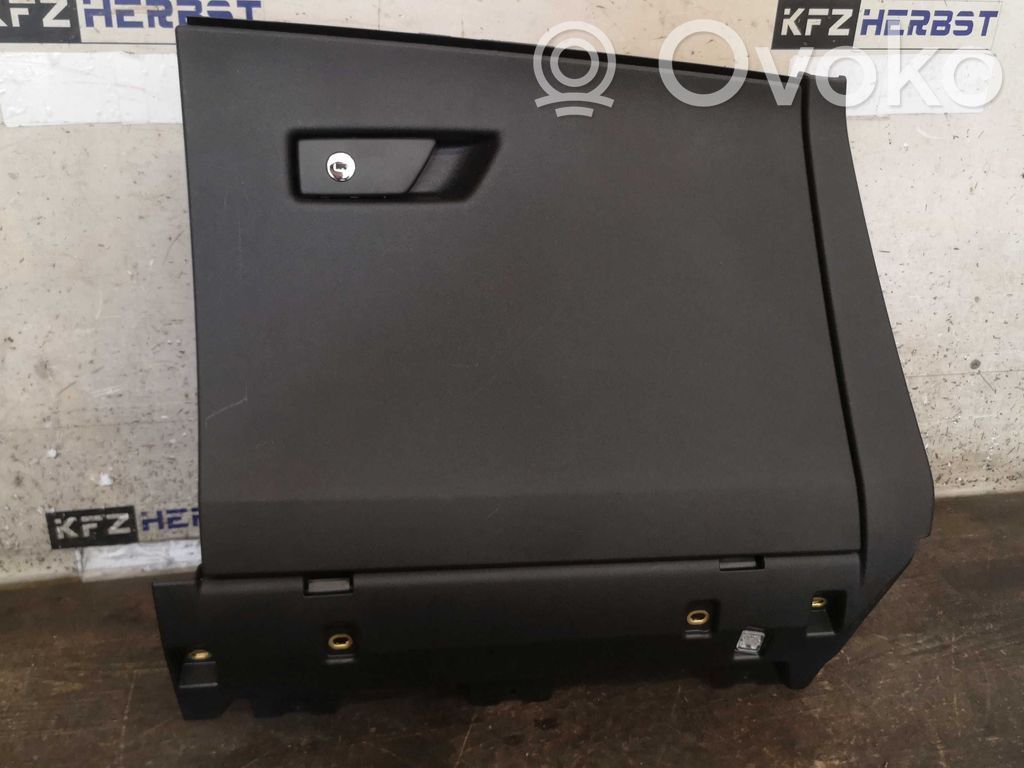 Audi Q4 Sportback e-tron Glove box 