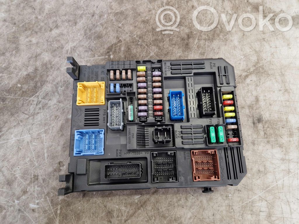 Opel Crossland X Fuse box set 