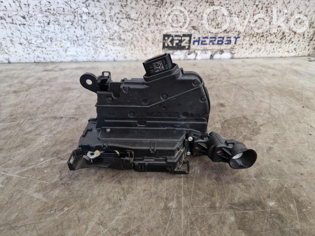 Priekšpusē slēdzene   805031332R,805031332R