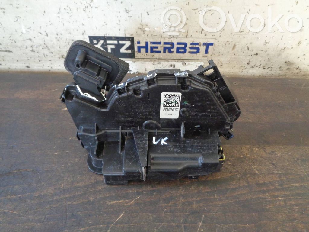 Volkswagen Golf VII Zamek drzwi przednich 