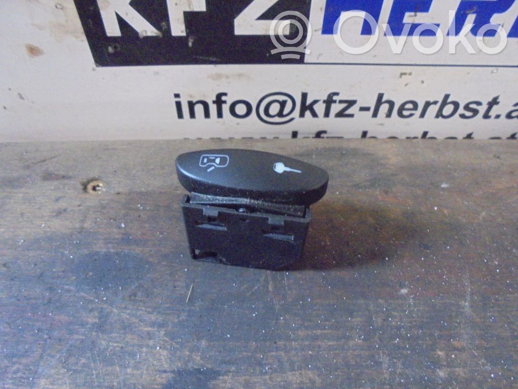 Central locking switch button   7L5962125,7L5962125