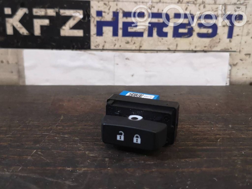 Opel Karl Central locking switch button 