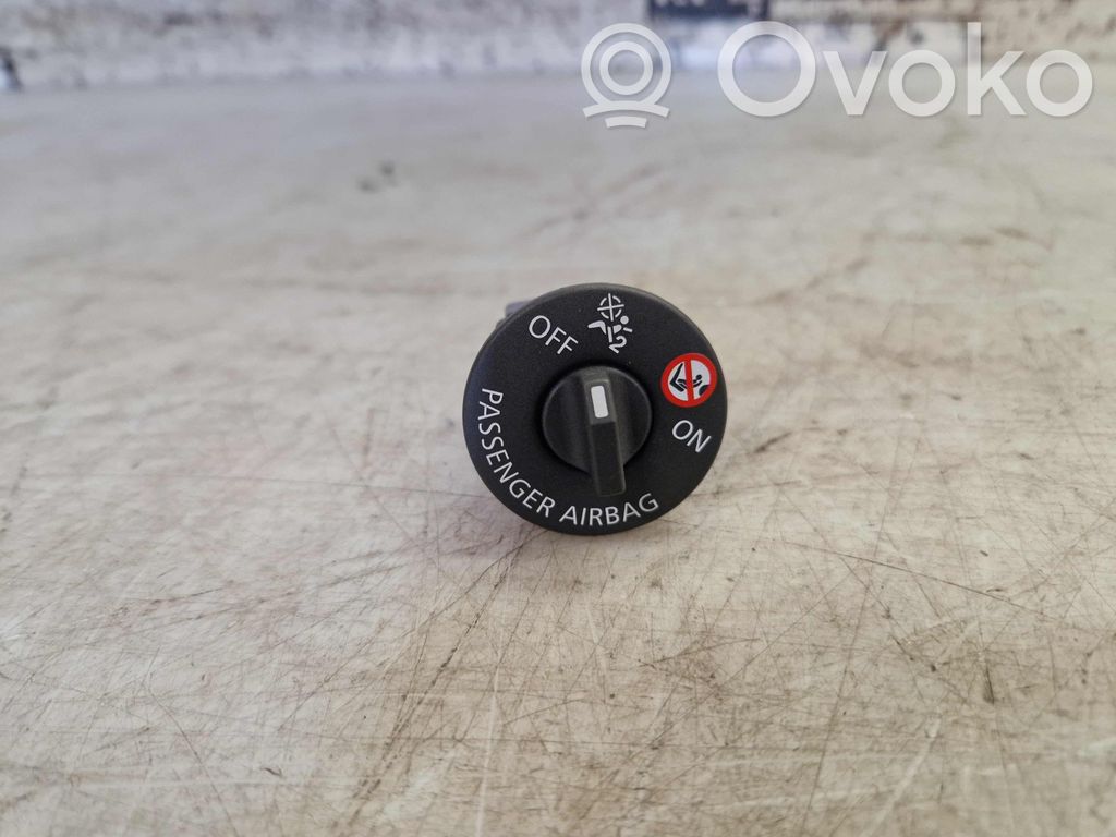 Buton comutator închidere centralizată   681995290R,681995290R