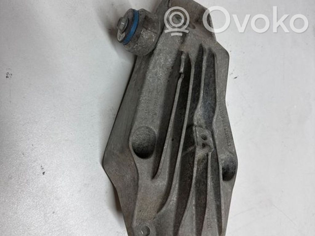 BMW 4 G22 G23 G24 G26 Engine mounting bracket 