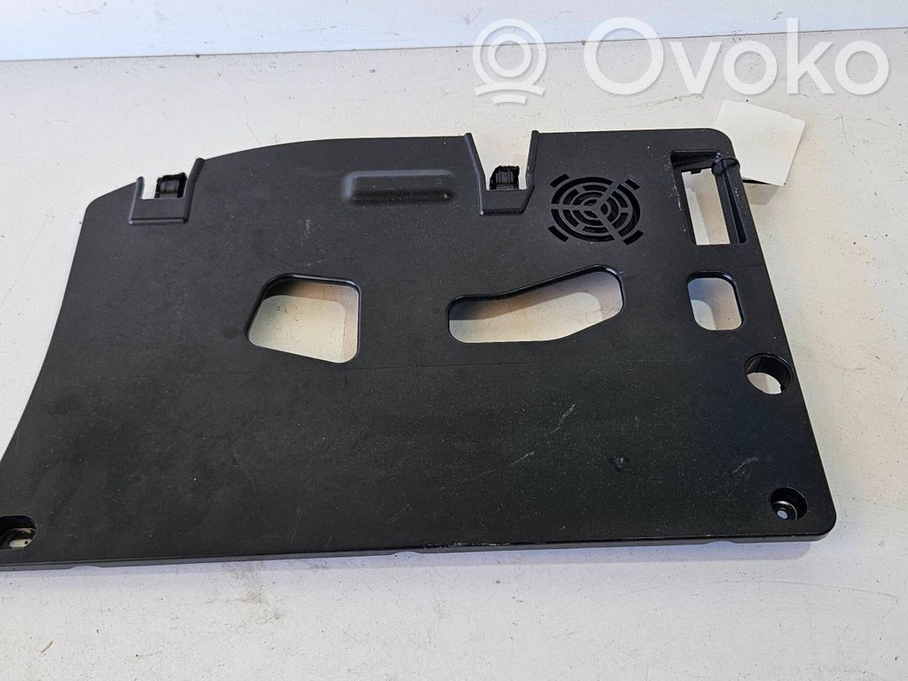 Element deski rozdzielczej / dół   9316560,065410