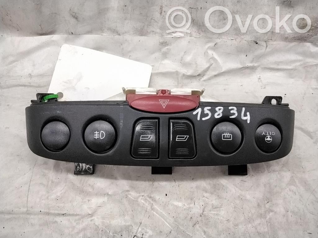 Fiat Punto (188) Zestaw przełączników i przycisków 