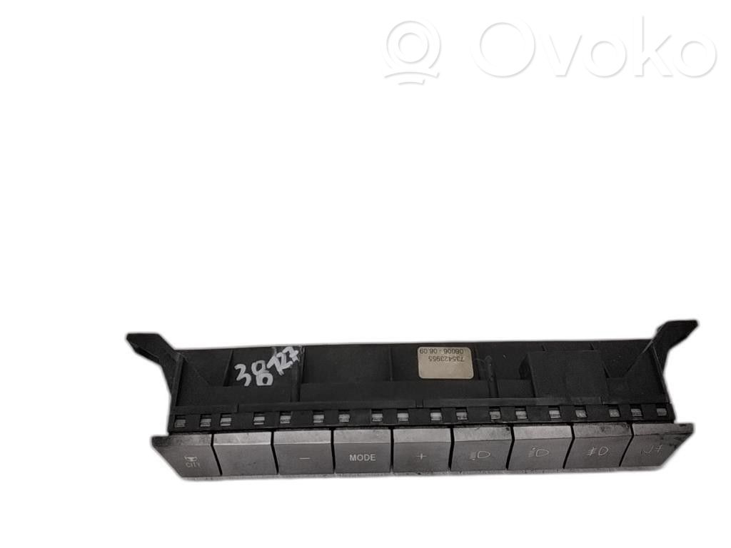 Un conjunto de interruptores   735361064,188A9000,735361064
