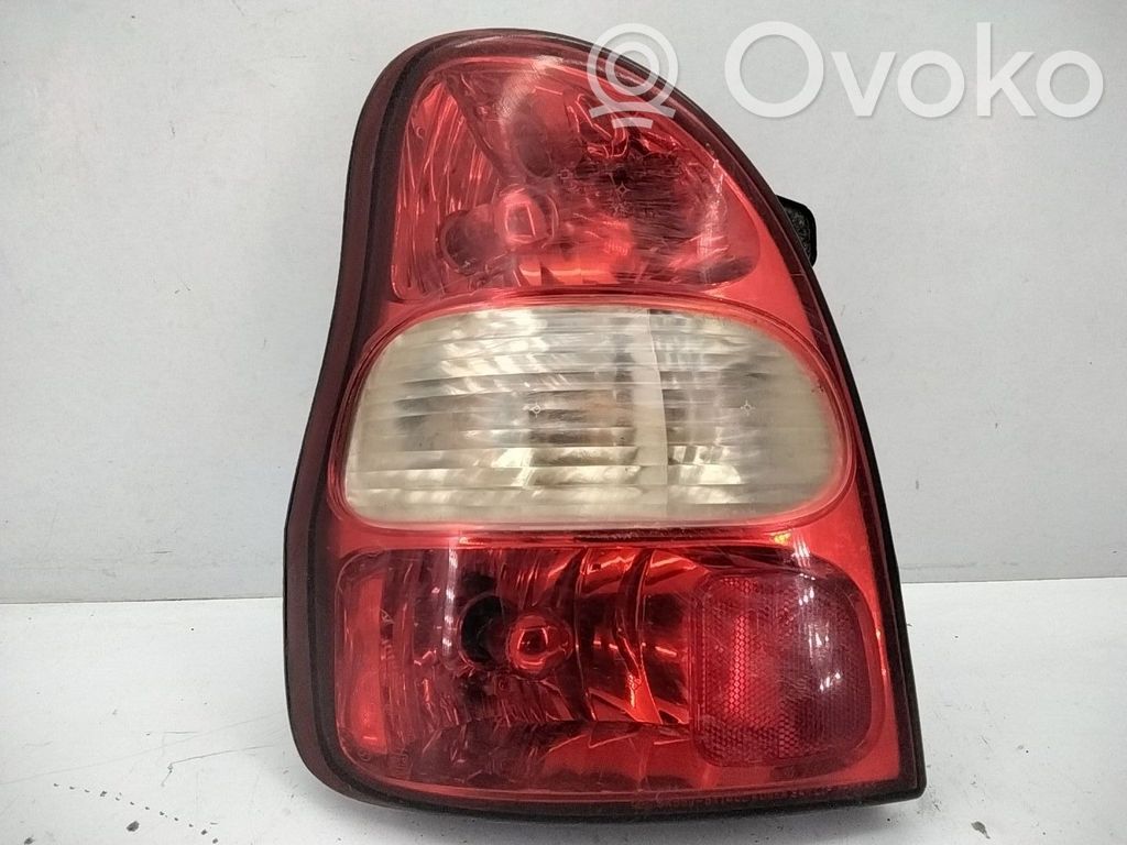KIA Carnival Aizmugurējais lukturis virsbūvē 