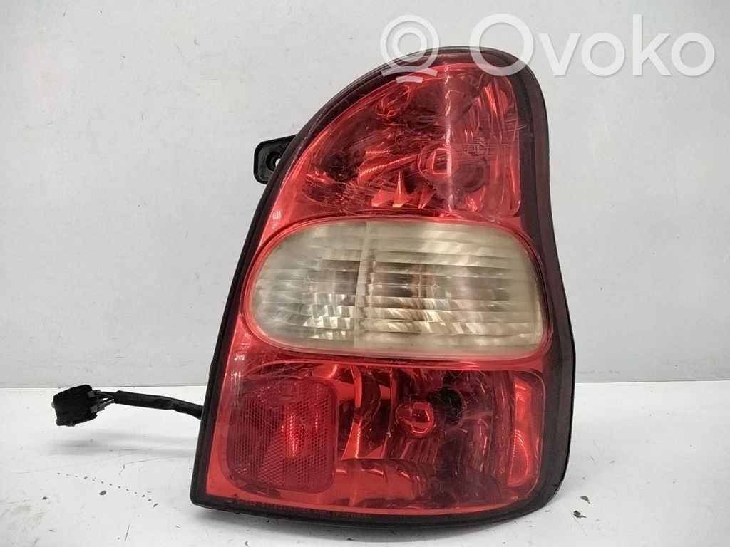 KIA Carnival Aizmugurējais lukturis virsbūvē 