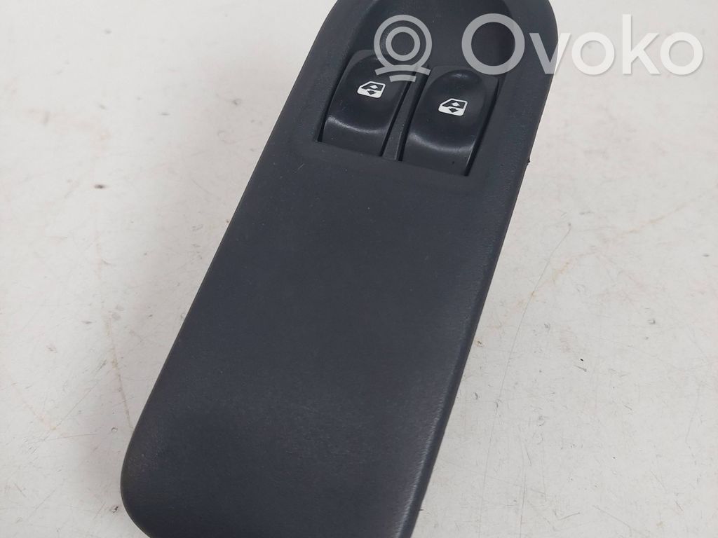 Renault Clio III Electric window control switch 