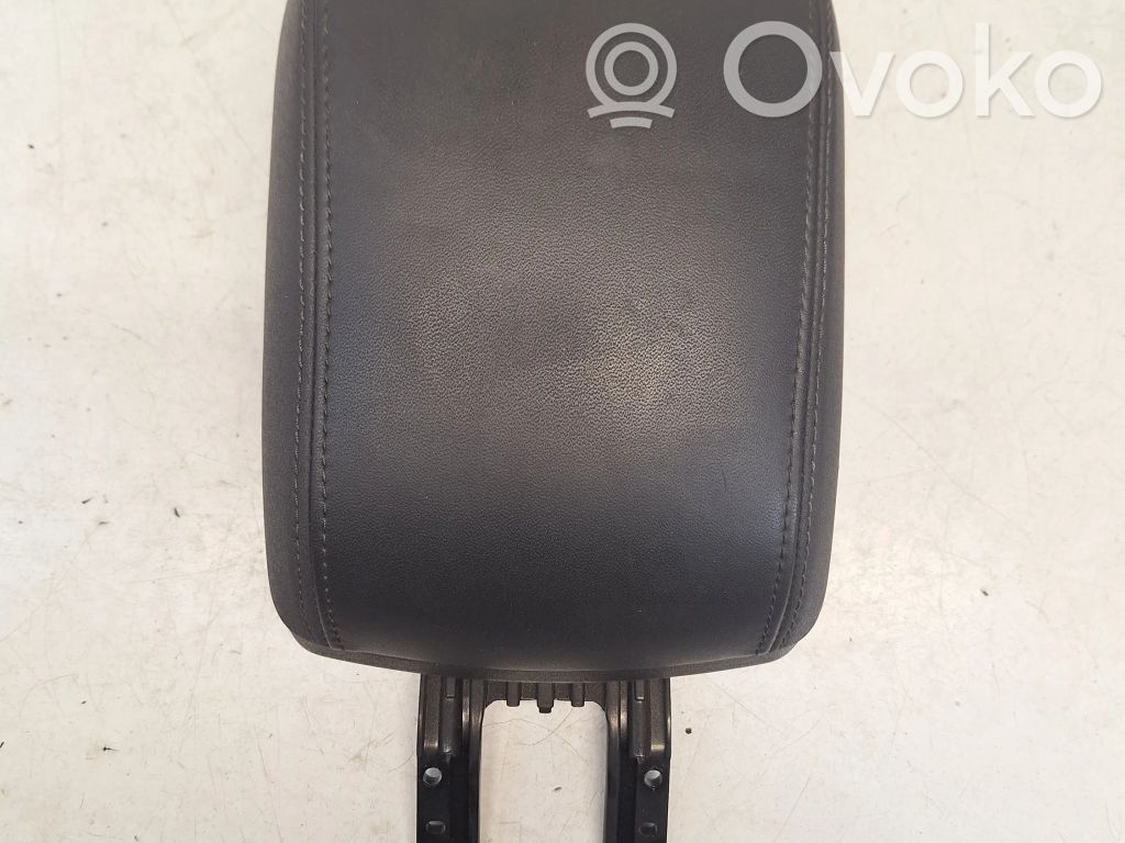 Volvo V50 Elkoņa balsts 