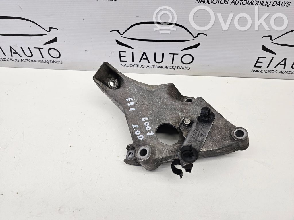 BMW 3 E90 E91 Engine mounting bracket 