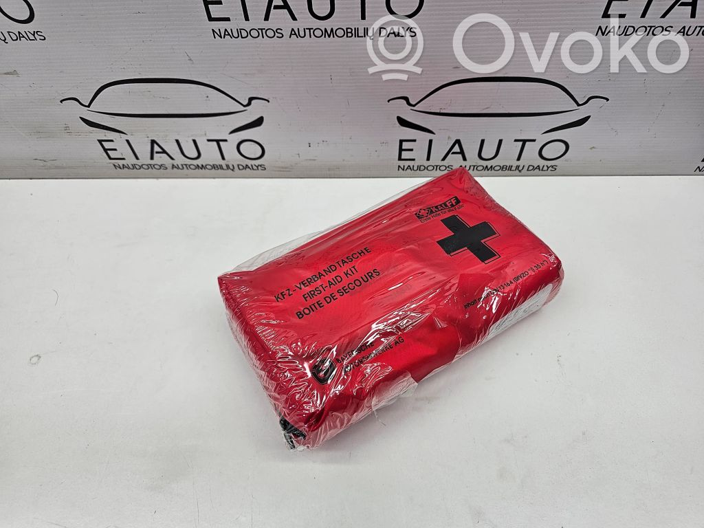 BMW 5 E60 E61 Vaistinėlė 