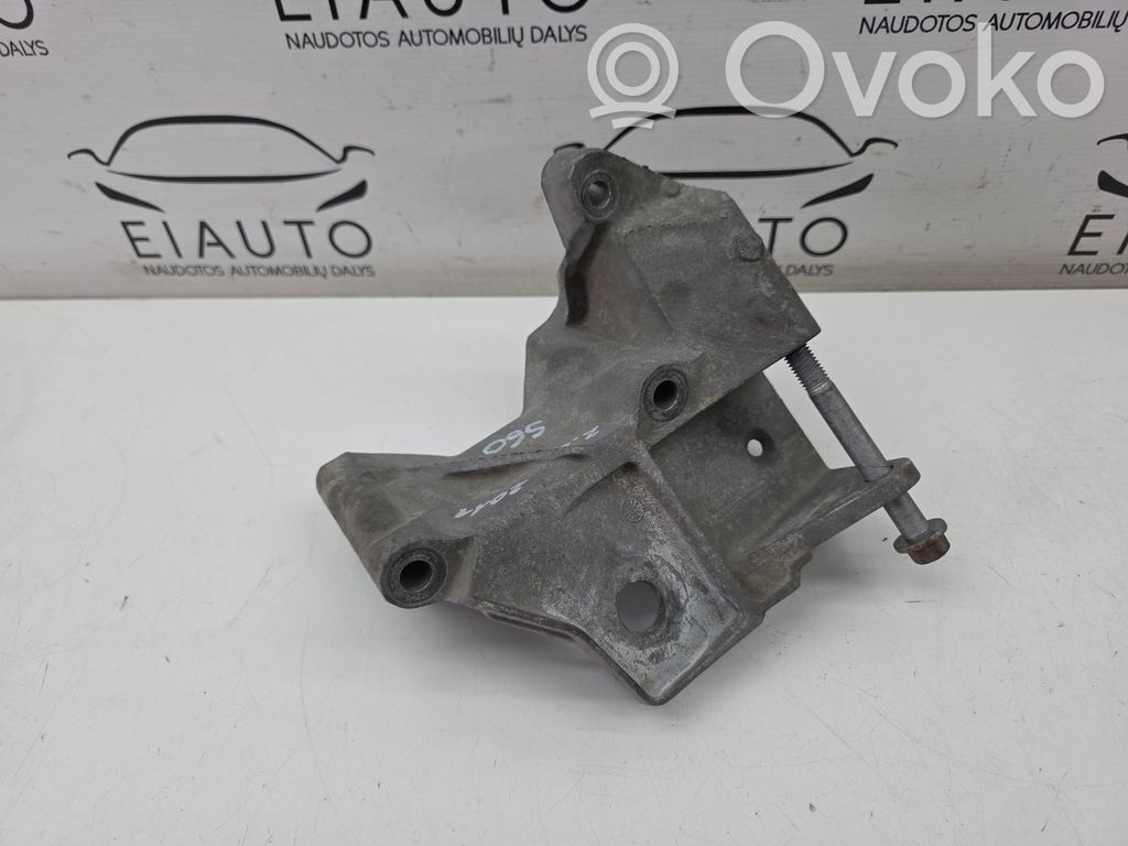 Volvo S60 Engine mounting bracket 