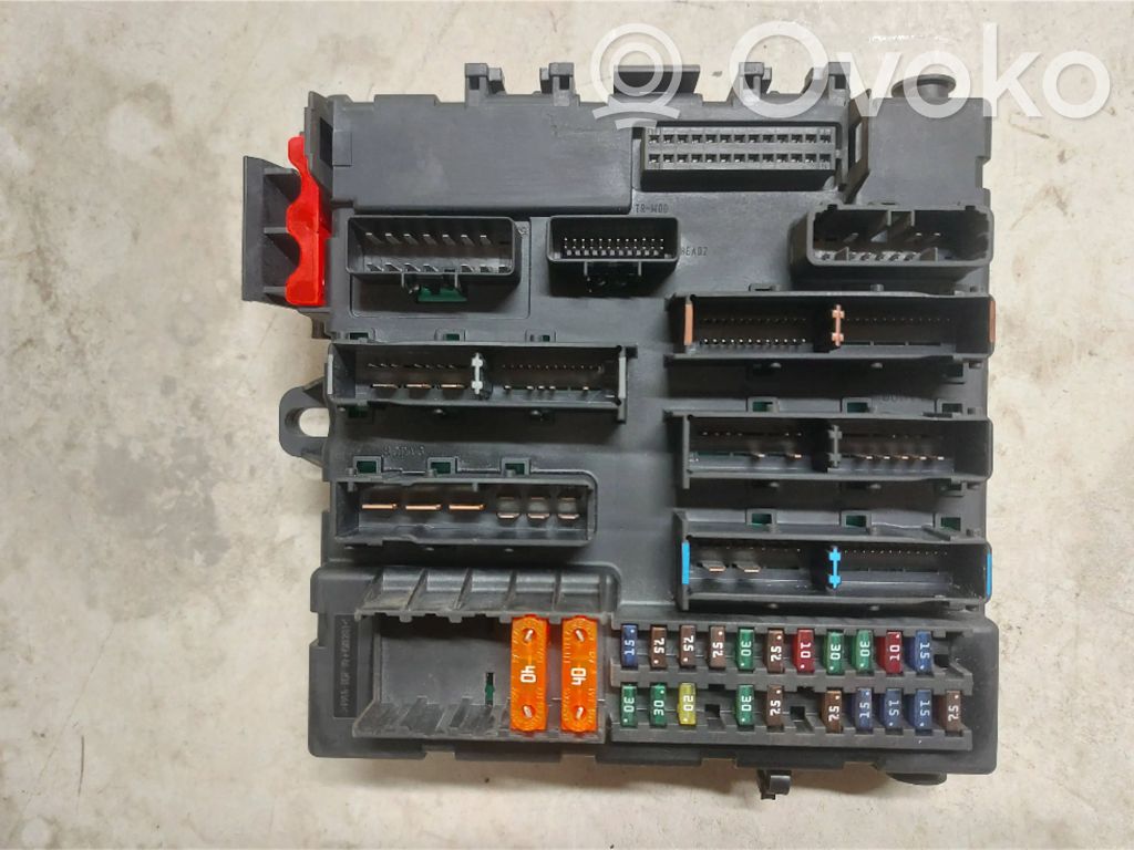 Ramka / Moduł bezpieczników   519020200,00025420,12801000,71072000