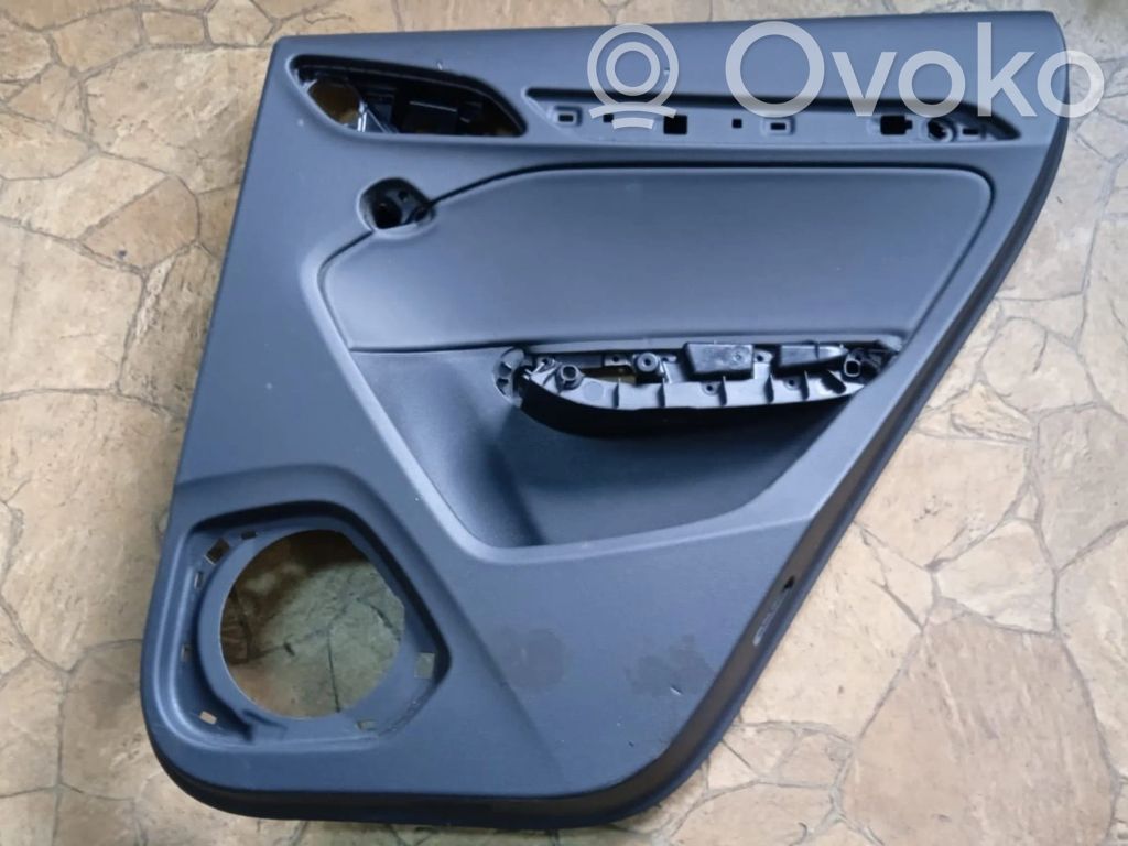 Audi Q3 8U Moldura del tarjetero de la puerta trasera 