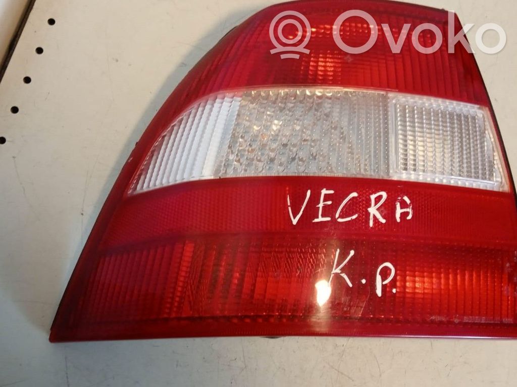 Opel Vectra B Aizmugurējais lukturis virsbūvē 