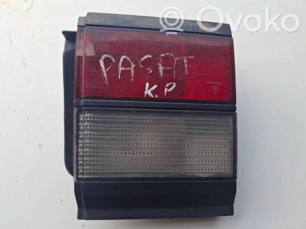 Volkswagen PASSAT B3 Aizmugurējais lukturis pārsegā 