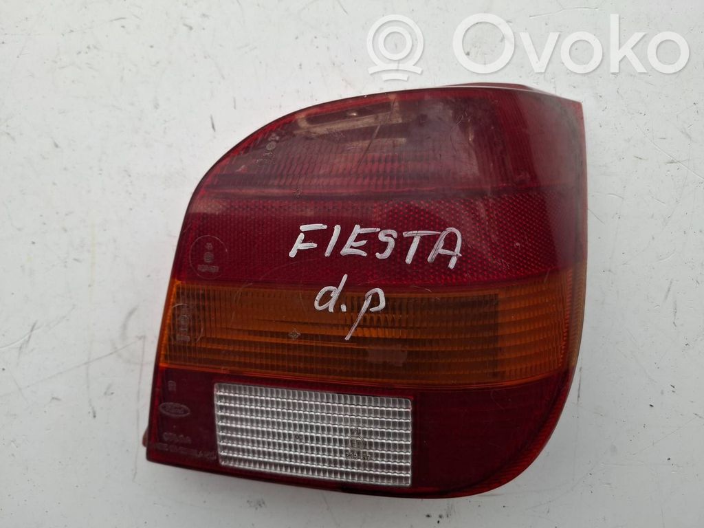 Ford Fiesta Aizmugurējais lukturis virsbūvē 