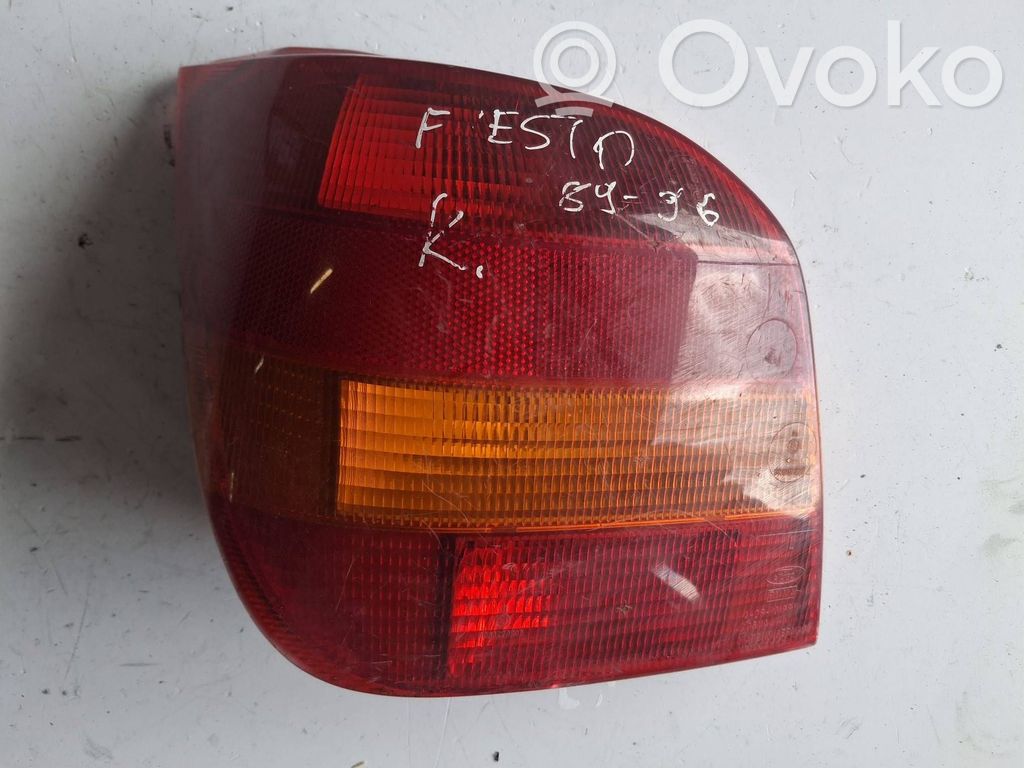 Ford Fiesta Aizmugurējais lukturis virsbūvē 