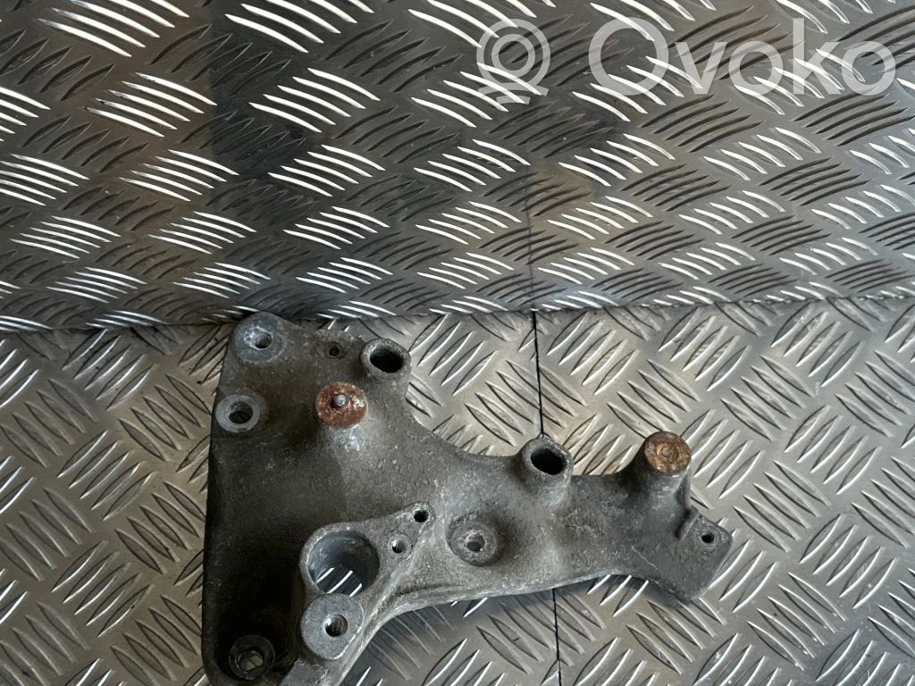 Renault Trafic III (X82) Engine mounting bracket 