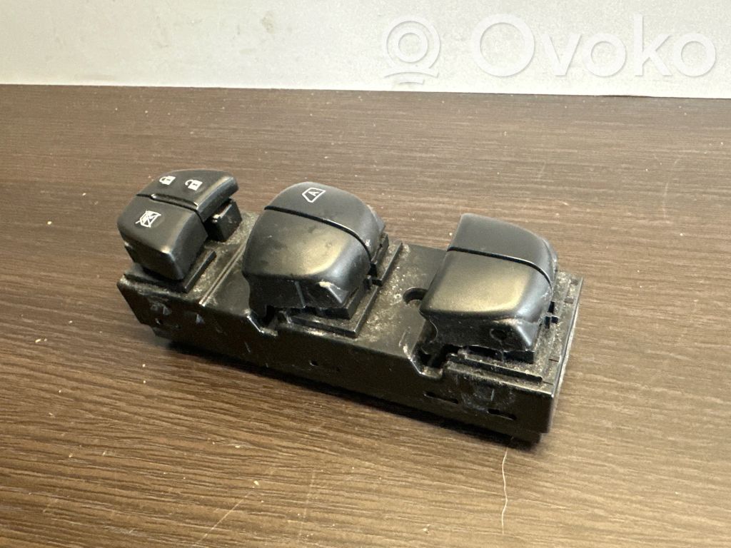 Nissan Leaf I (ZE0) Electric window control switch 