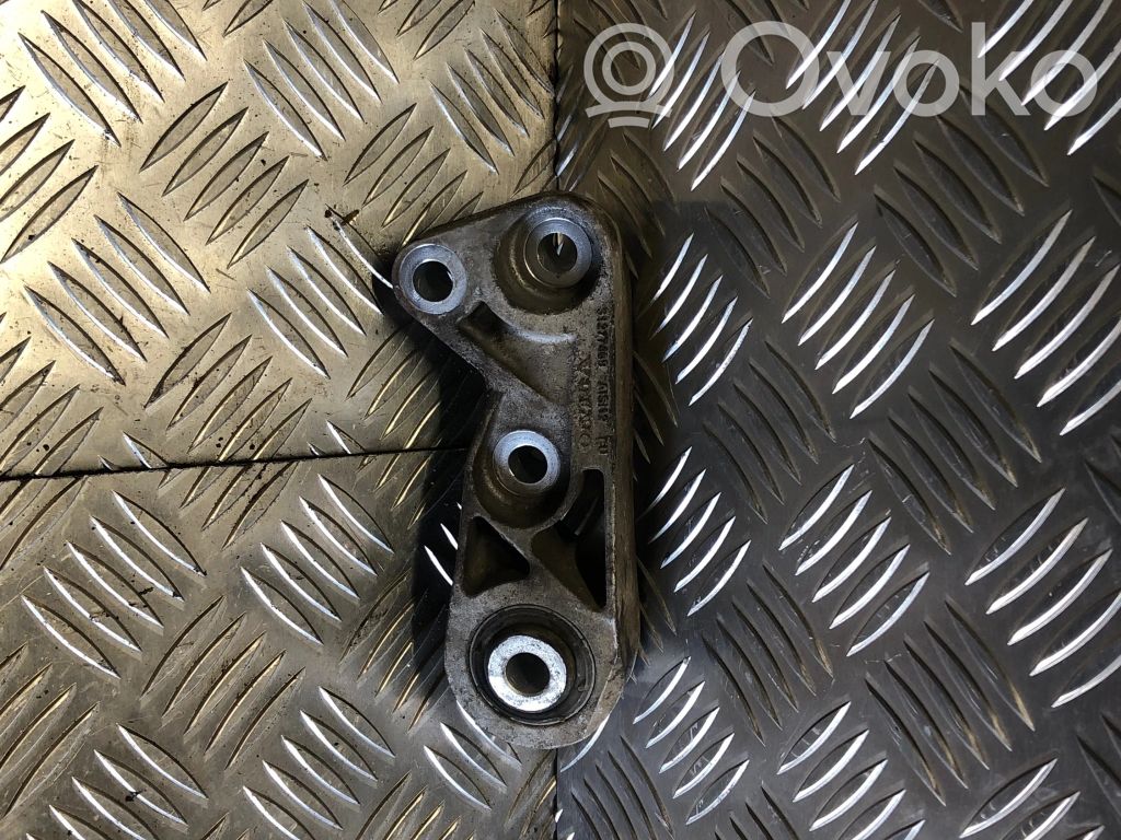 Volvo XC70 Gearbox mounting bracket 