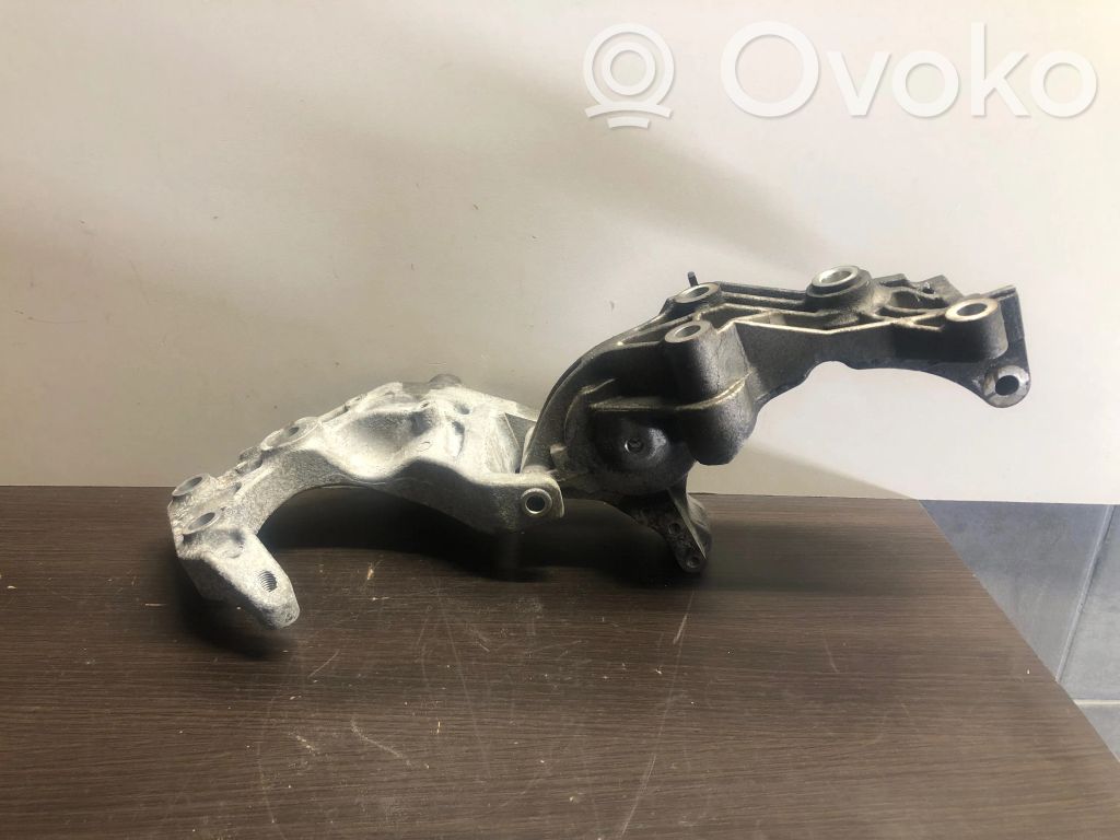 Opel Astra J Generator/alternator bracket 