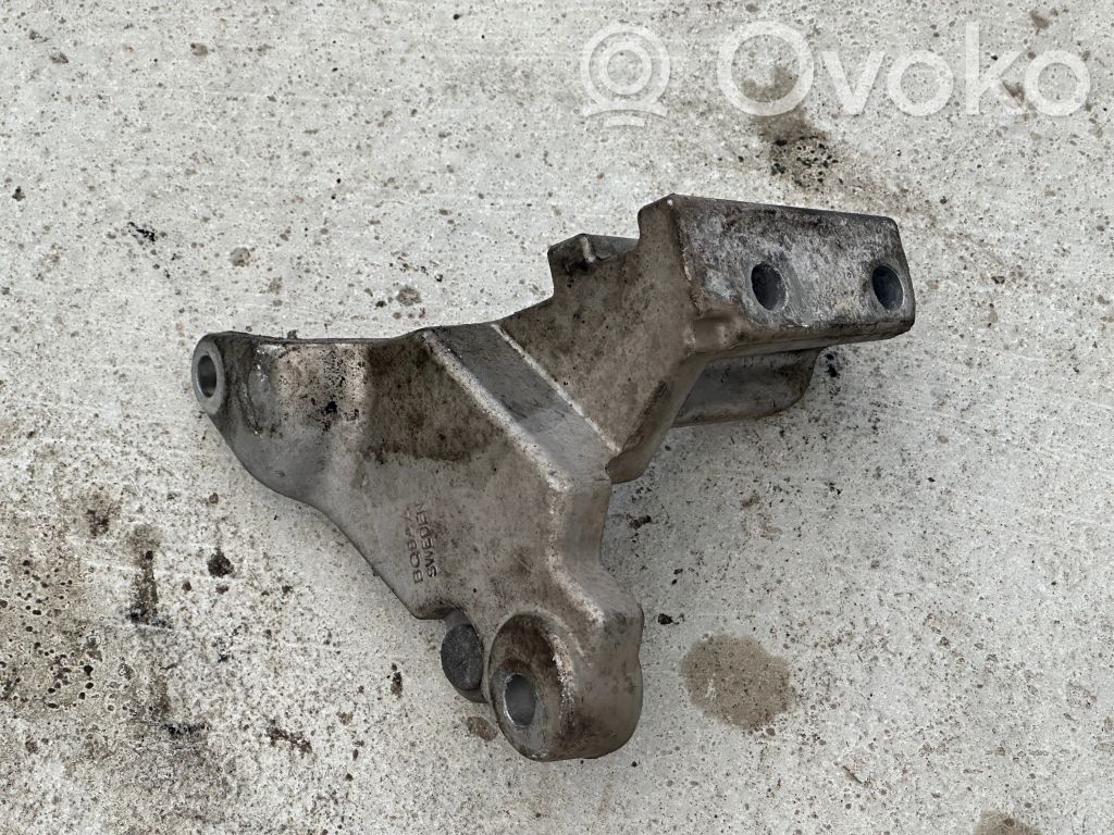 Volvo V60 Engine mounting bracket 