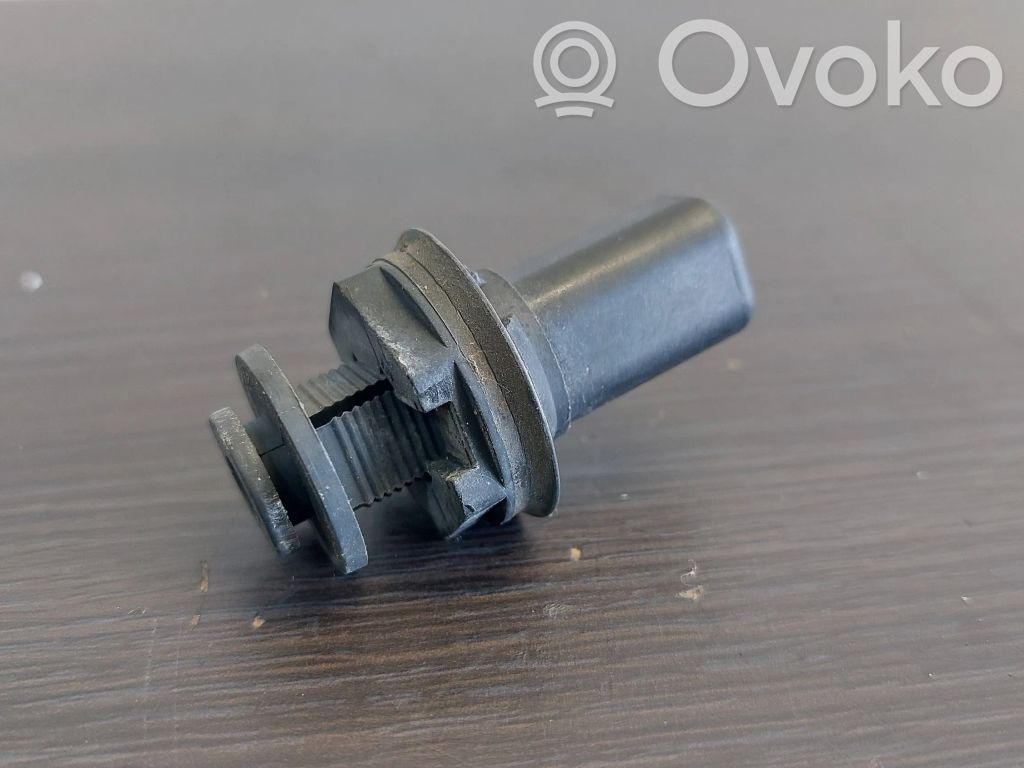 Volvo XC70 Tailgate/trunk/boot lid buffer 