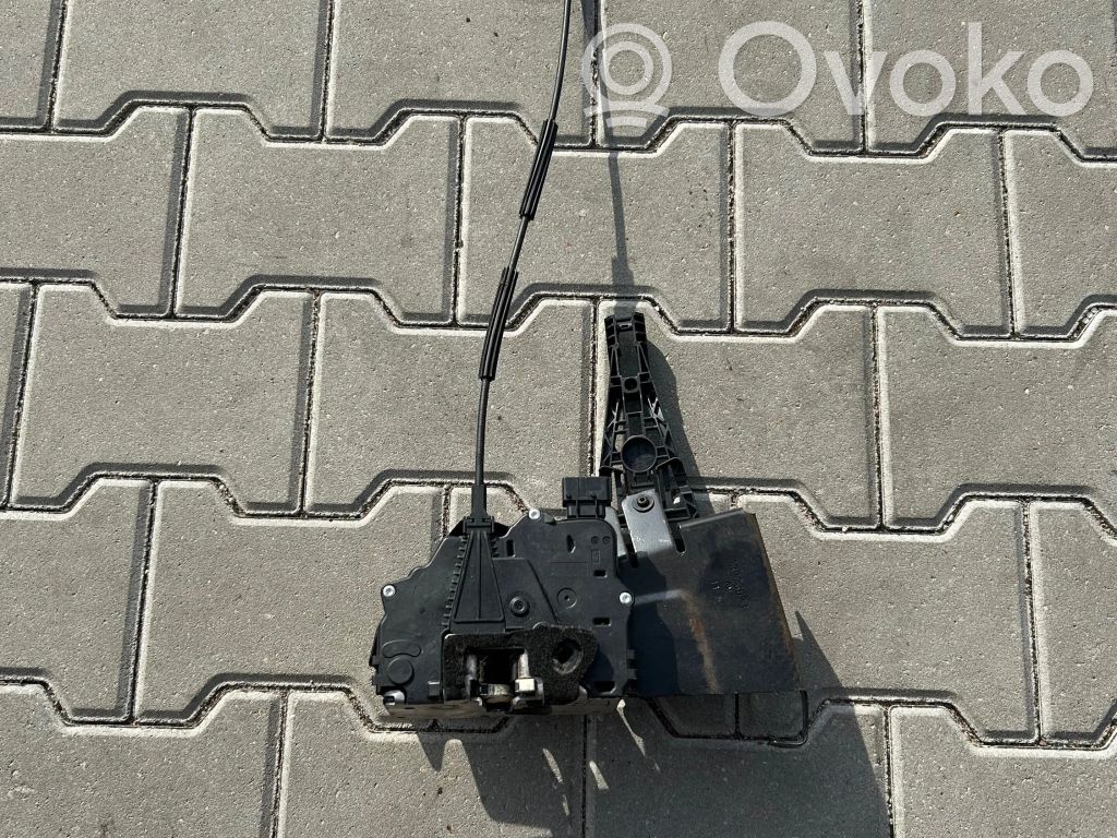 Opel Meriva B Priekšpusē slēdzene 