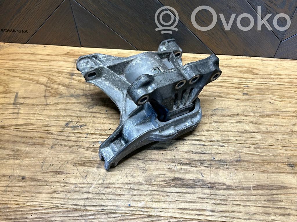 Engine mount bracket   4A103720,AIS19C03