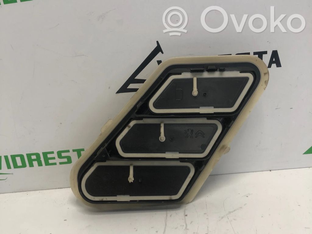 Citroen Berlingo Quarter panel pressure vent 
