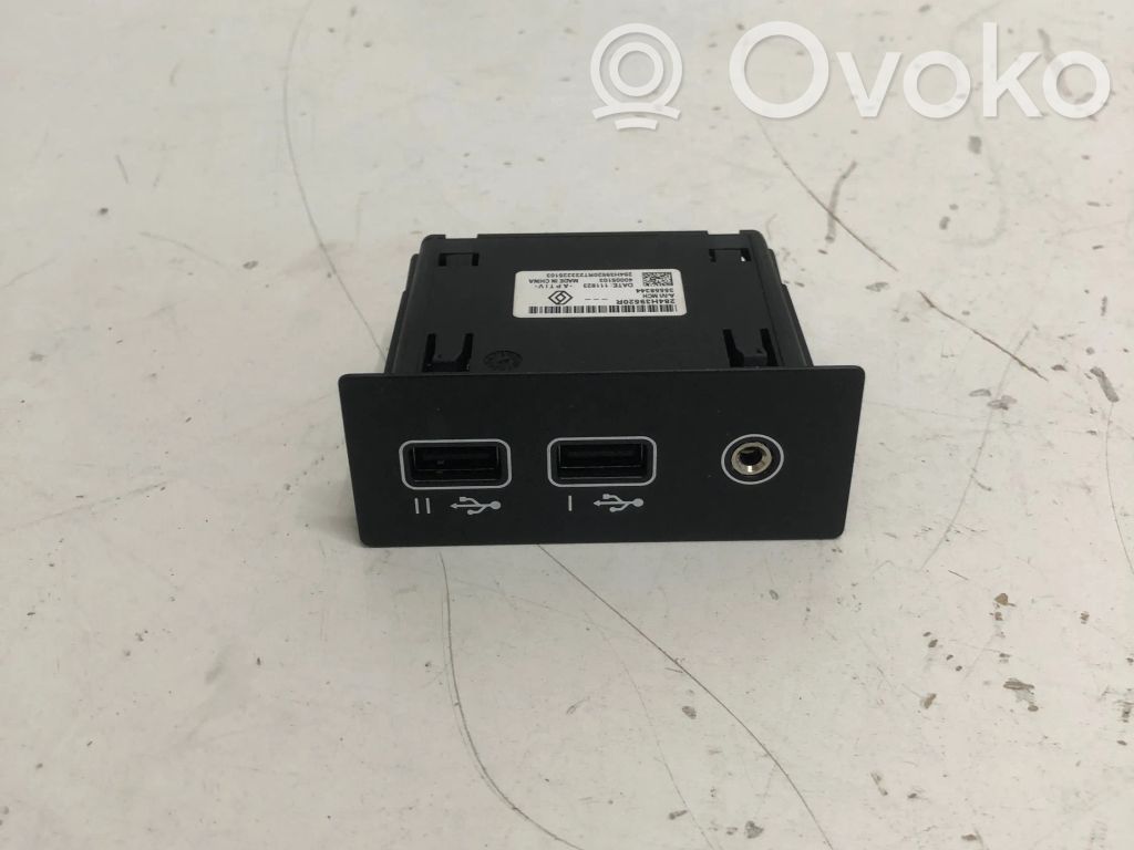 Renault Clio V Enchufe conector USB 