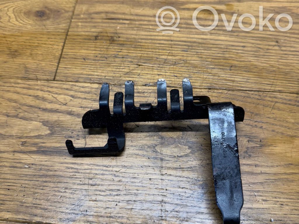 Citroen C3 Picasso Other engine bay part 