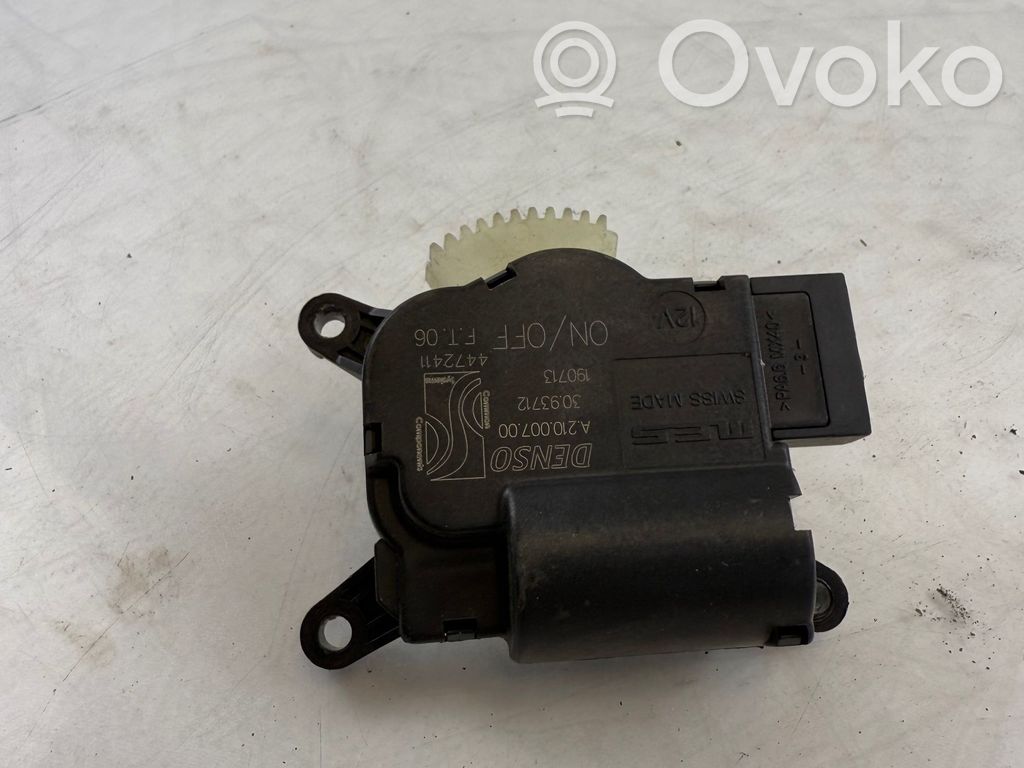 Opel Corsa D Oro sklendės varikliukas 