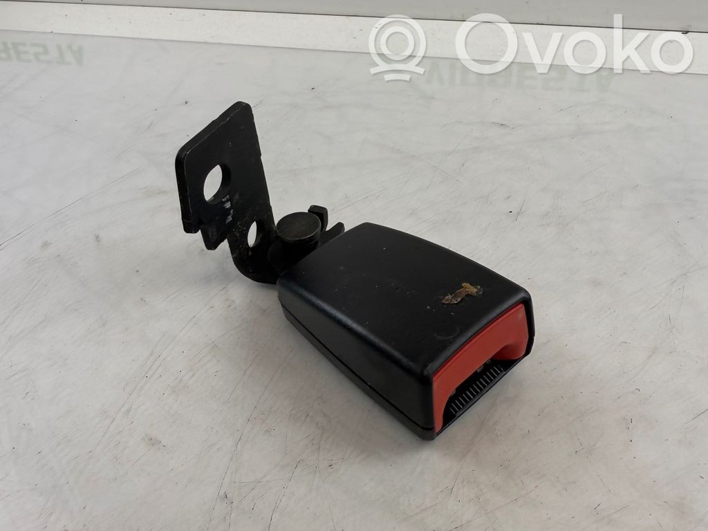 Opel Corsa D Klamra tylnego pasa bezpieczeństwa 