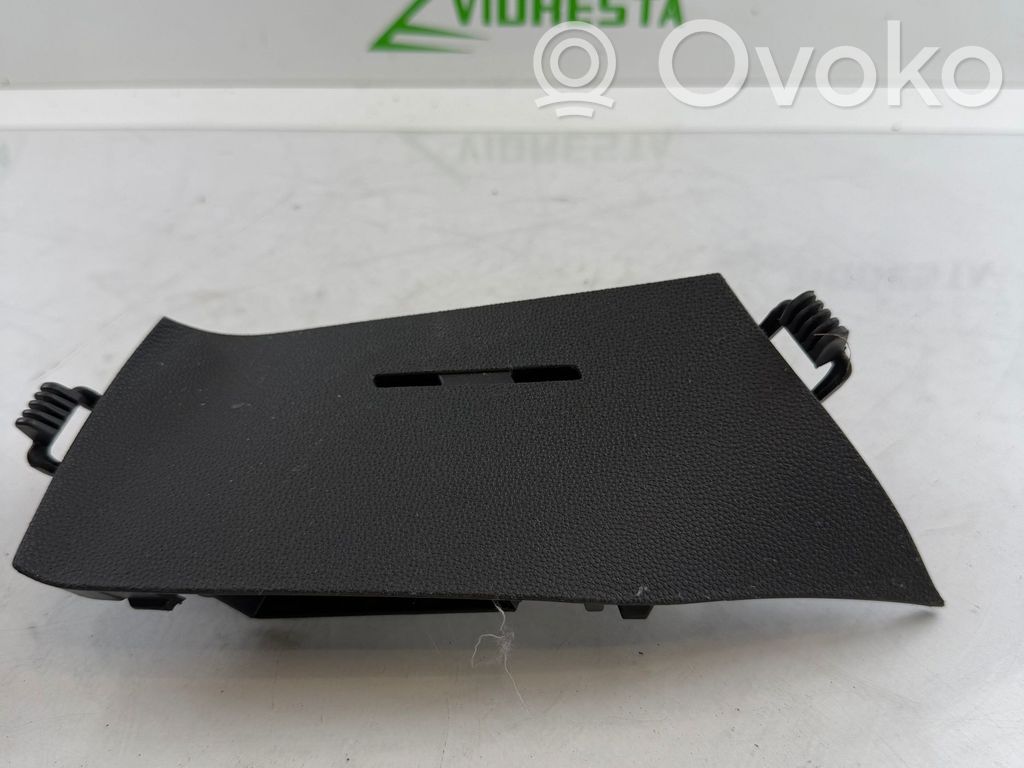 Opel Corsa D Kita salono detalė 