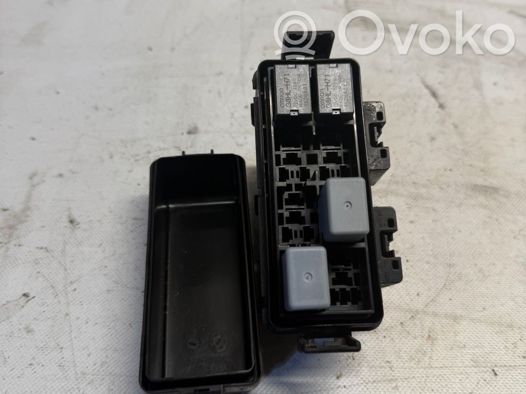 Honda HR-V Relay mounting block 