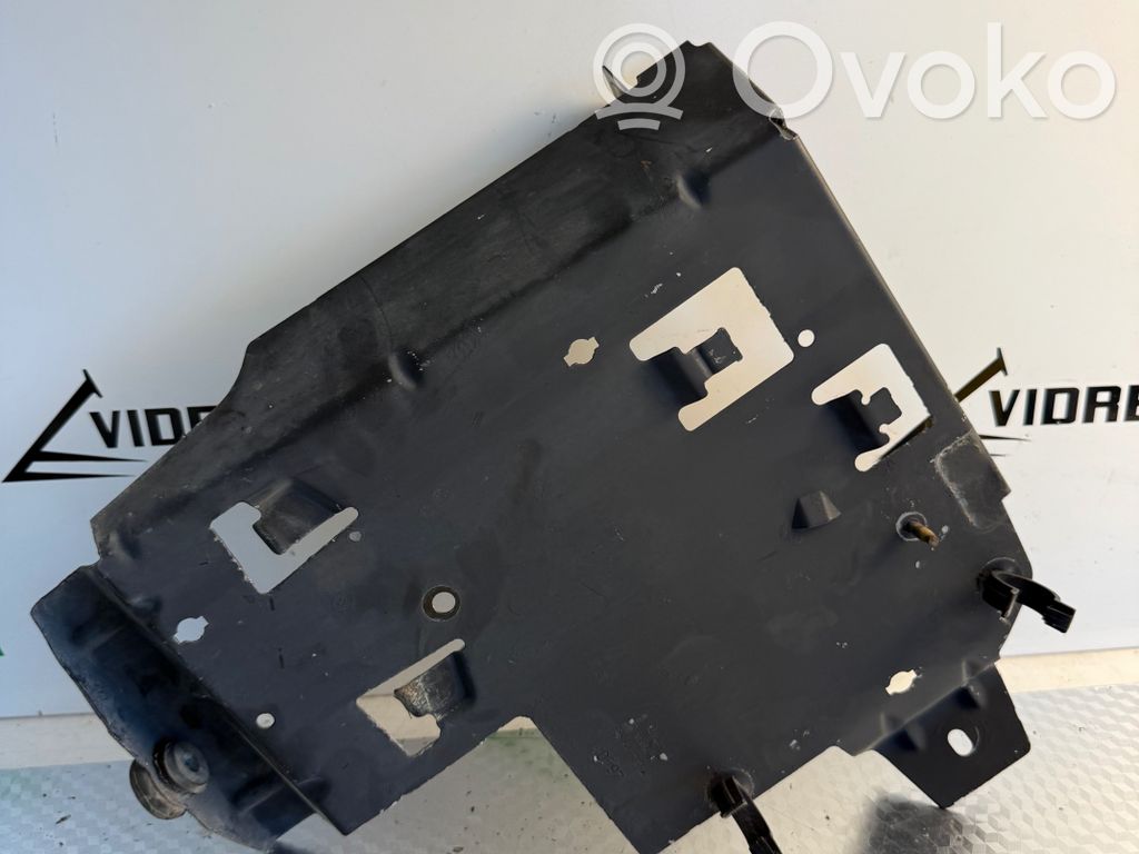 Opel Vivaro Other engine bay part 