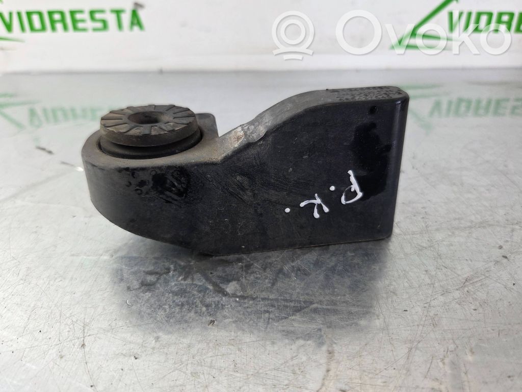 Opel Astra K Radiator mount bracket 