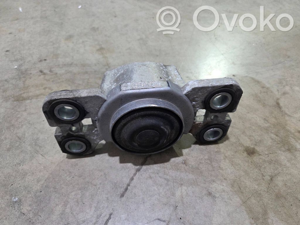 Volvo XC60 Engine mount bracket 