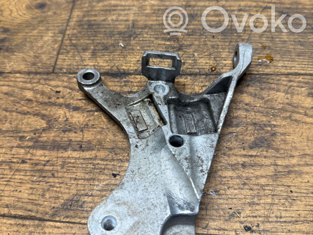 Peugeot 3008 II Engine mounting bracket 