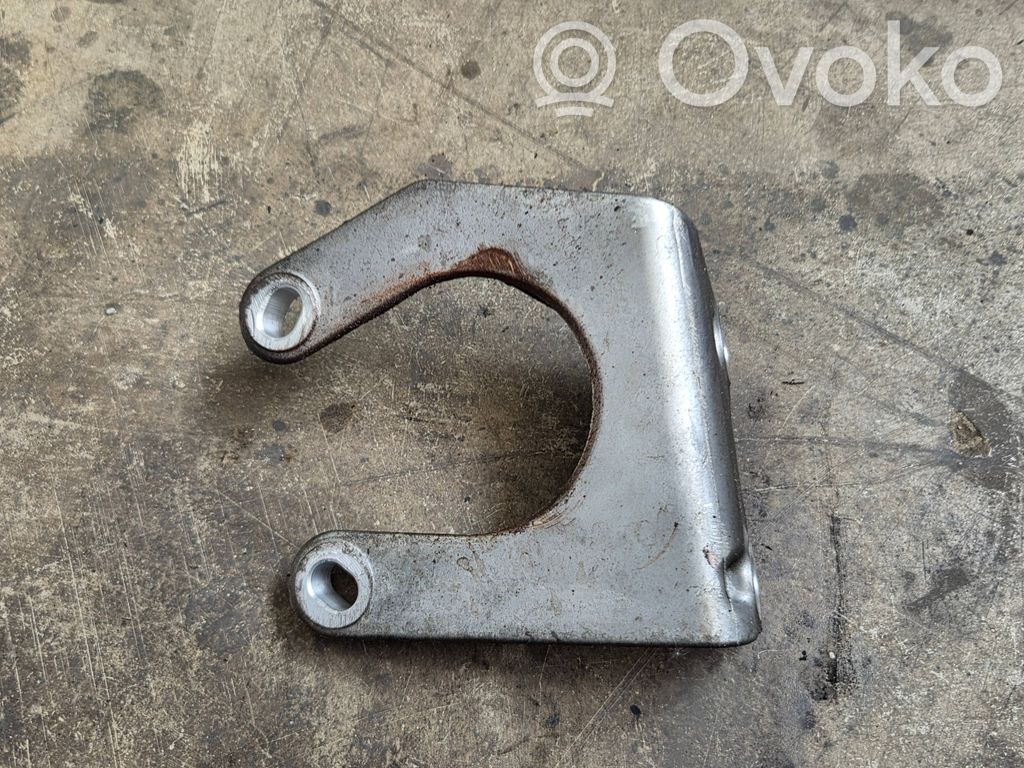 Volvo XC60 Front differential bracket 